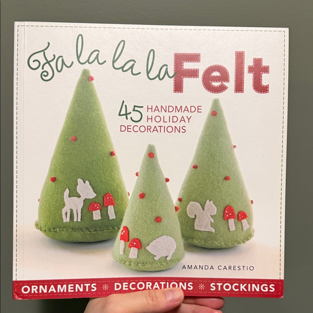 New Fa la la la Felt Holiday Decorations Book Softcover Christmas Craft DIY
